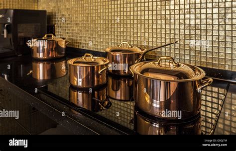 can you use copper bottom pans on glass top stove